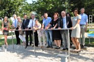 Gruppenbild mit 13 Personen